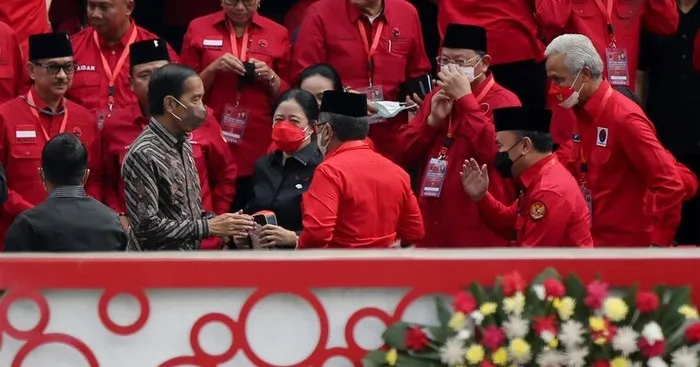 Urusan Sombong dan Kesombongan, Mega Ladeni Paloh