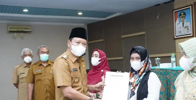 Bupati Irsyad Serahkan SK SPK Program RTLH