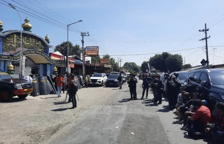 Tangkap Tersangka Cabuli Santri, Bak Teroris!
