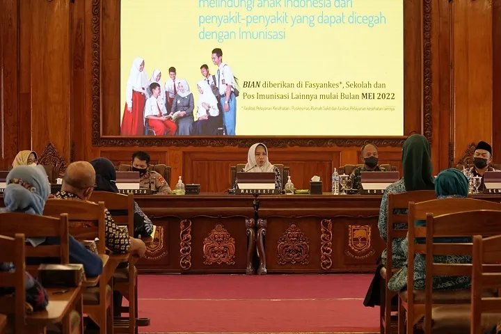Kejar Cakupan Imunisasi Lengkap, Wali Kota Ning Ita Maksimalkan BIAN