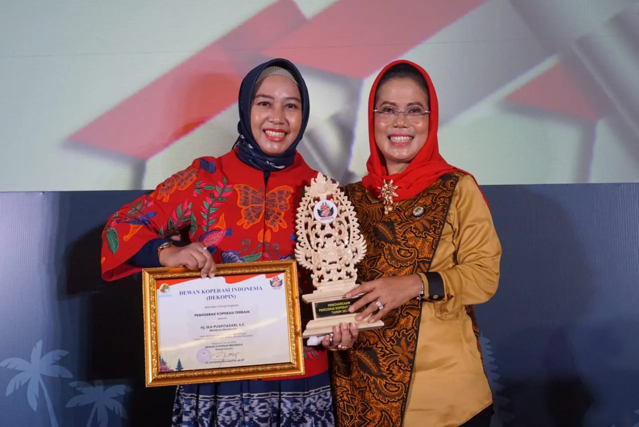 Raih Penghargaan "Penggerak Koperasi Terbaik" Wali Kota Mojokerto Sambut Baik Dukungan Regulasi KemenkopUKM