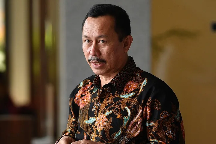 "Sambo, Kau Kasih Uang ke Anak Buah saya.... ya?"