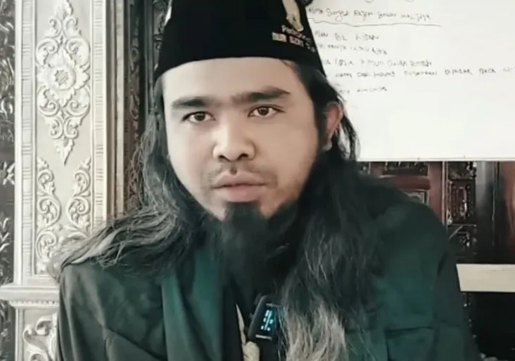 Diduga Lakukan Penipuan Berkedok Pengobatan, Puluhan Warga Geruduk Padepokan Gus Samsudin di Blitar