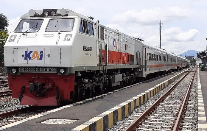 Mulai Besok, Penumpang Kereta Api Jarak Jauh Wajib Vaksin Booster