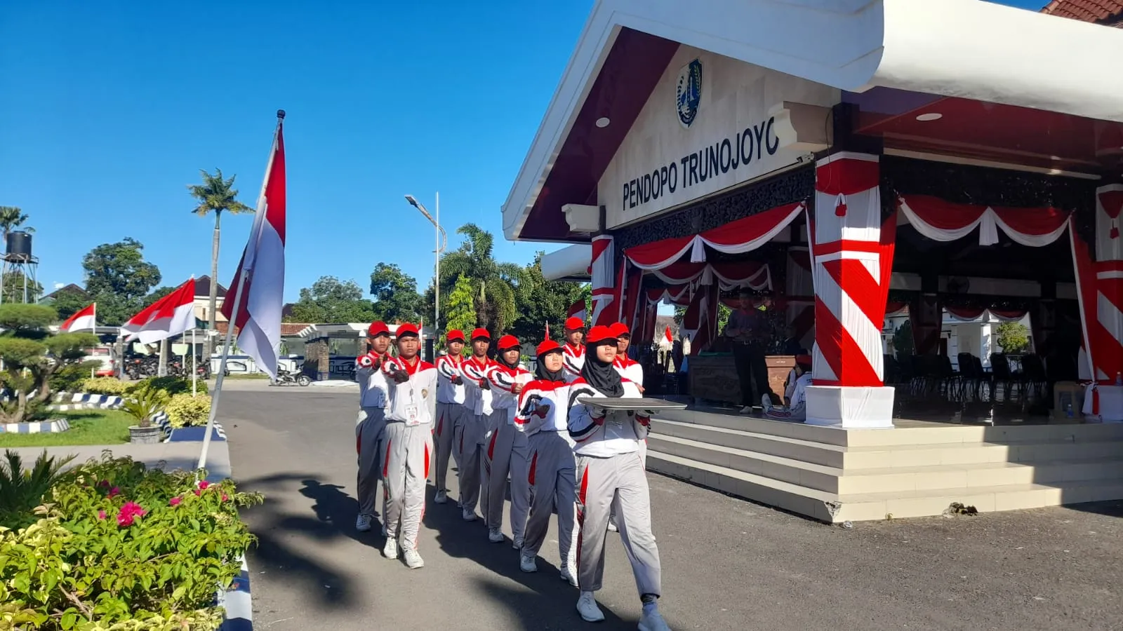 Disporabudpar Sampang Pantau Latihan Paskibraka