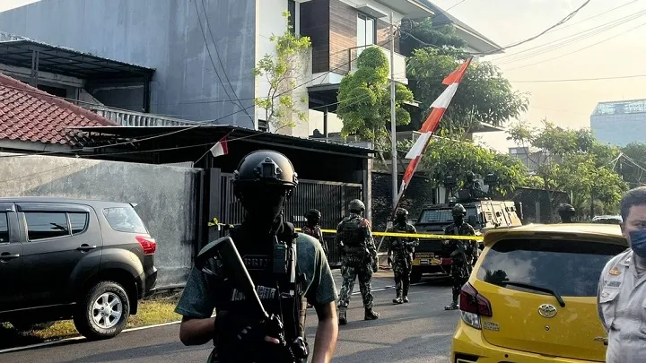 Rumah Irjen Ferdy, Digeledah Bareskrim, Dikawal Brimob