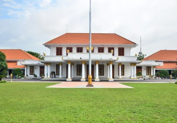 Antusiasme Tinggi, 1.250  Undangan Upacara Peringatan HUT ke-77 RI di Gedung Negara Grahadi Habis Ludes