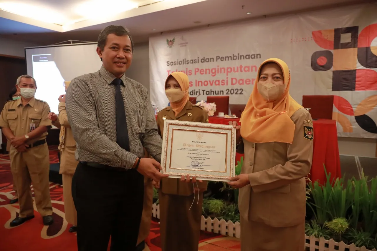 Adakan Sosialisasi Indeks Inovasi Daerah, Dinas Kominfo Kota Kediri Raih Penghargaan OPD Terinovatif