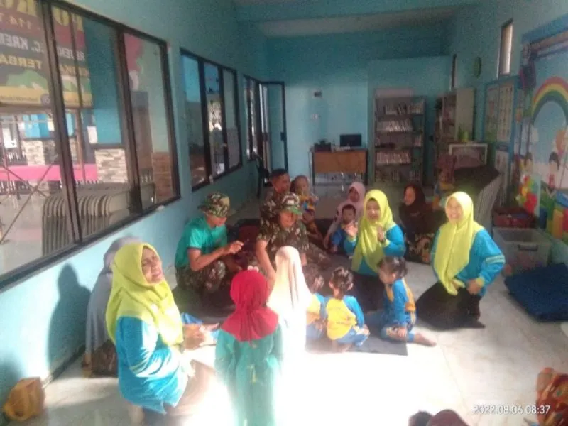Tingkatkan Hobi Gemar Membaca bersama Satgas TMMD ke 114 Kodim 0816/Sidoarjo
