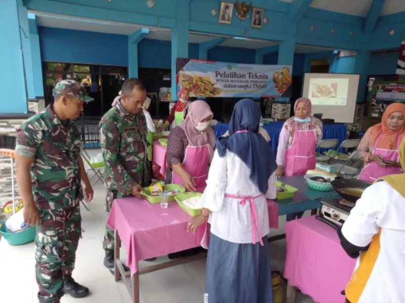 Satgas TMMD Sidoarjo Ikuti Pelatihan Teknis Pengolahan Hasil Perikanan pada Warga Desa Rejeni
