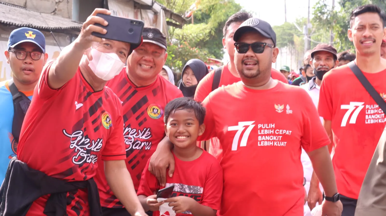Bupati Gus Yani Gelar Jalan Sehat Semarak Kemerdekaan Bersama Ribuan Masyarakat Gresik