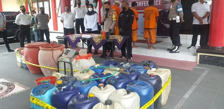 Belajar dari Medsos, Warga Blitar Oplos BBM dan Dijual