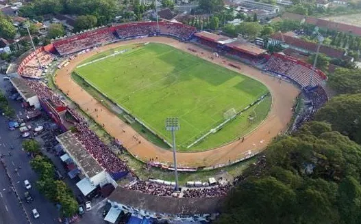 Sistem Tiket Online Tidak Efektif, Penonton Dobrak Pintu Masuk di Stadion Brawijaya