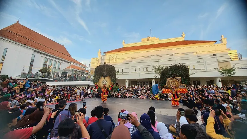Baca juga : Reog Singo Wibowo dan Orkes Keroncong Kurmunadi Tutup Acara Parade Oud Soerabaja