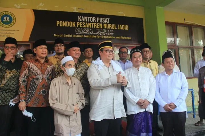 Airlangga Hartarto Didoakan Pengasuh Ponpes Nurul Jadid Jadi Pemimpin Nasional