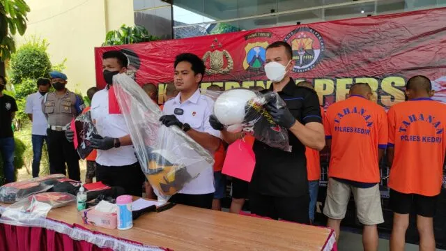 12 Pesilat di Kediri Dibekuk, Terlibat Pengeroyokan dan Pembacokan