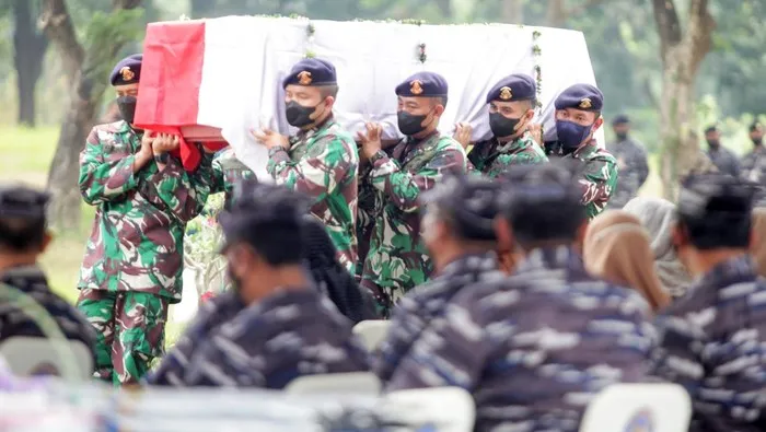 Pilot dan Kopilot Dimakamkan Bersebelahan