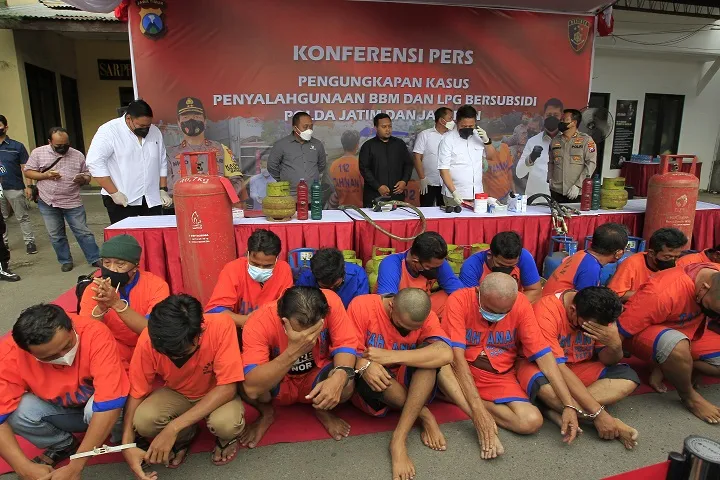9 Bulan, Jajaran Polda Jatim Amankan 92 Pelaku Penimbunan BBM dan LPG