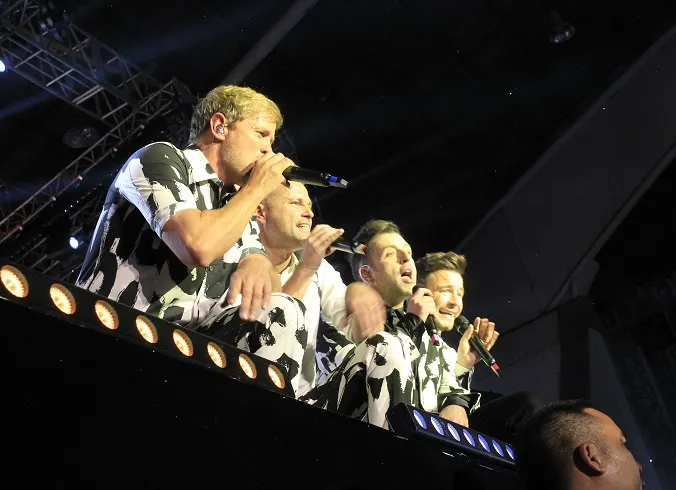 Antusiasme Tinggi, Konser Westlife di Surabaya Tembus 8.000 Penonton
