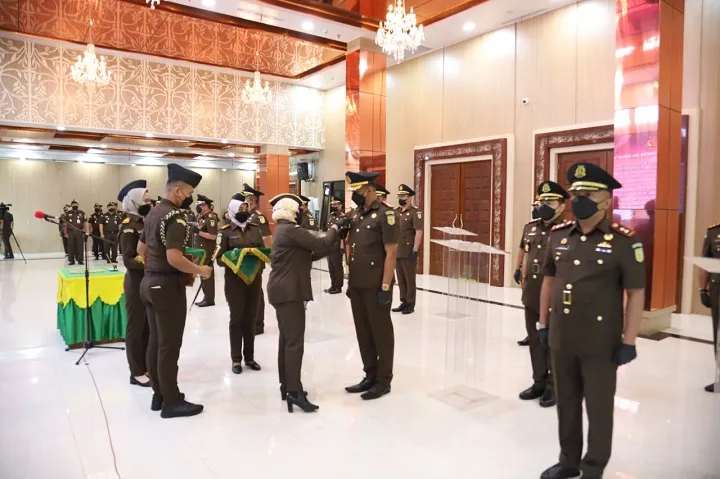 8 Kajari Se Jatim Diganti