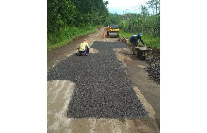 Dinas Bina Marga Bina Konstruksi Perbaikan Ruas Jalan Rusak