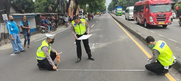 Pelajar di Pasuruan Tewas Terlindar Truk