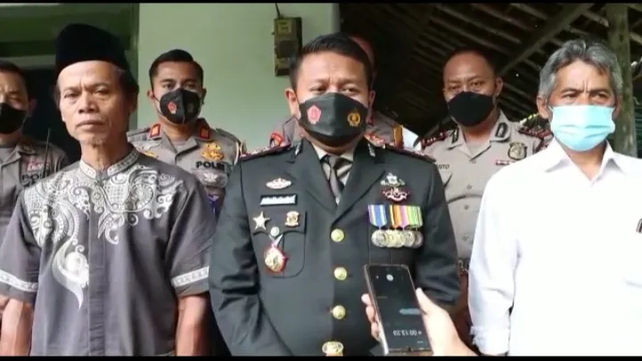 Kapolres Blitar Kota Kunjungi Keluarga Korban Tragedi Kanjuruhan Sekaligus Serahkan Bantuan