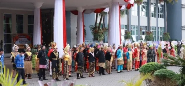 Peringati Hari Sumpah Pemuda ke-94 di Kota Batu, ASN Pemkot Batu Berbusana Adat