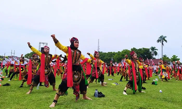 Ribuan Pelajar di Jombang Pecahkan Rekor MURI