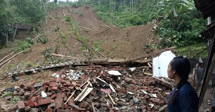 Tebing Longsor, 32 KK di Trenggalek Mengungsi