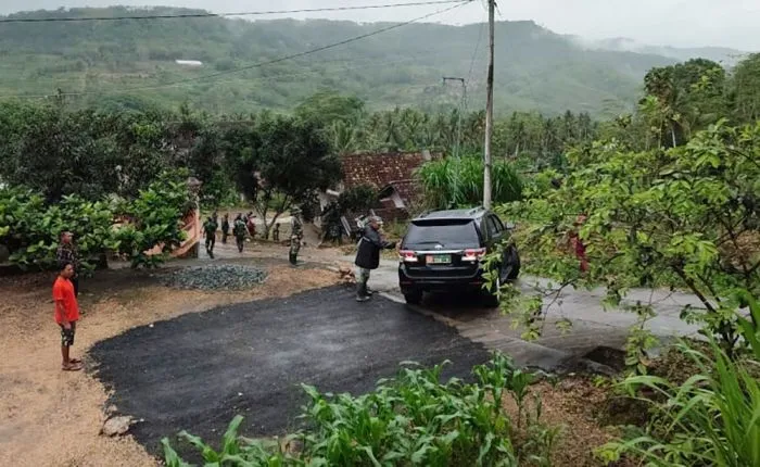 Terdampak Tanah Gerak, 35 KK di Blitar Mengungsi