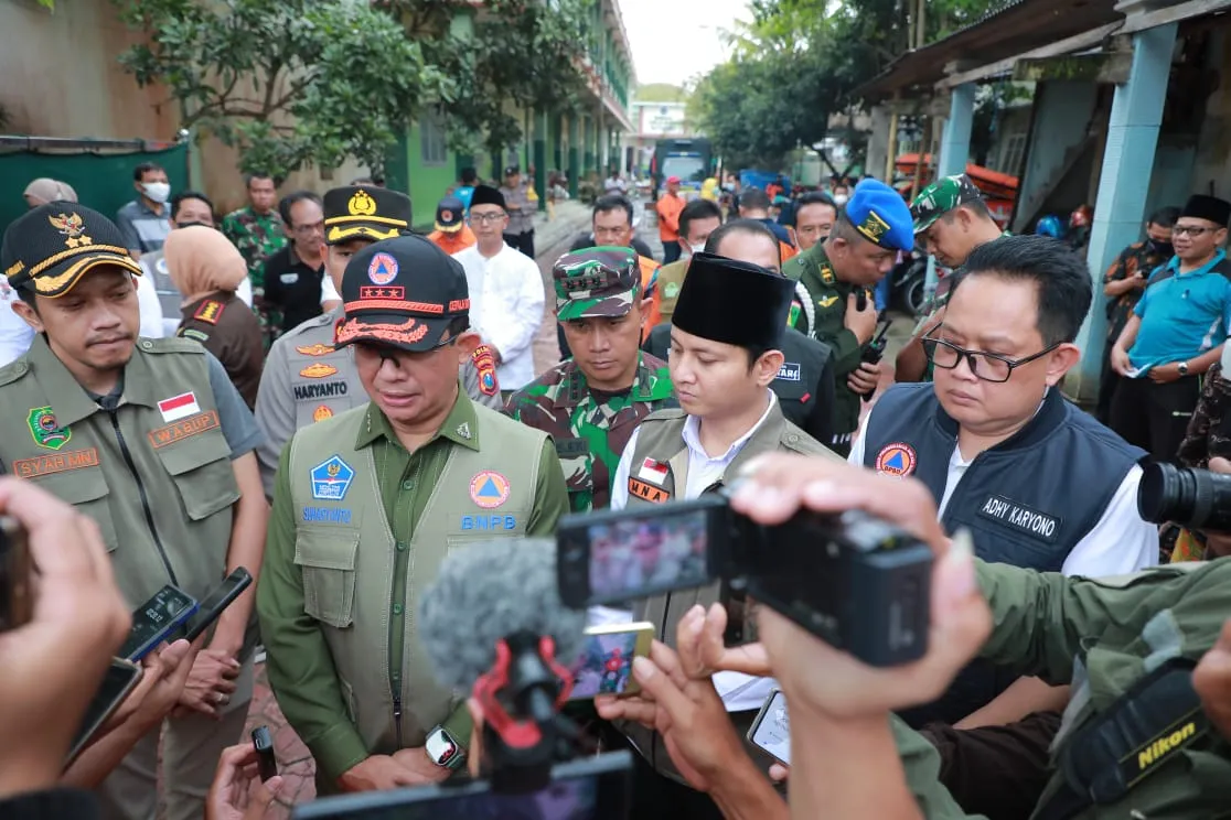 Sekdaprov dan Ka BPBD Jatim Tinjau Banjir di Trenggalek