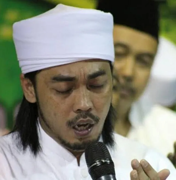 Tokoh Aremania Romo KH Soeroso Imbau Aremania Agar Tetap Tenang dan Percaya kepada Pemerintah