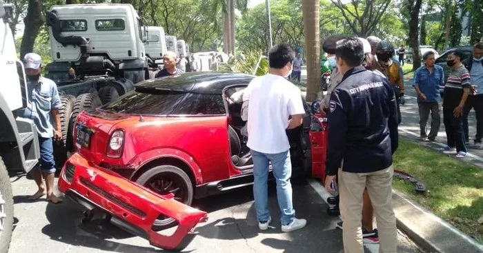 Dua Pelajar Bawa Mobil Mewah "Kebut-kebutan", Tabrakan di Citraland