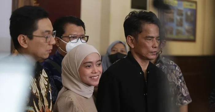 Lesti Cabut Laporan, Netizen Sebut Terlalu Bucin