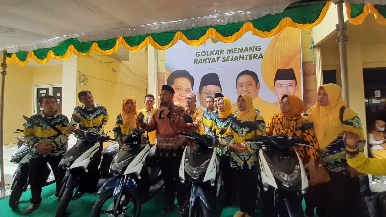 Golkar Ulang Tahun, Bupati Gresik Beri Hadiah 1 Mobil dan 12 Motor Operasional