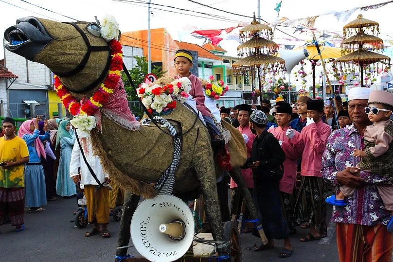 Peringati Maulid Nabi, Warga Nambangan Gelar Pawai Kirab dengan Meriah