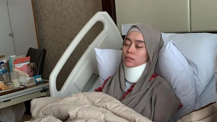 Lesti Alami Kekerasan Akibat Benda Tumpul