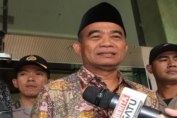 Pencopotan Kapolda Jatim, Dihargai Istana dan Aremania