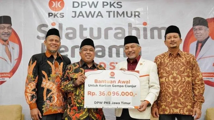 Presiden dan Kader PKS Galang Bantuan untuk Korban Gempa Cianjur saat Safari Politik di Jatim
