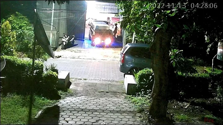 Gudang Kasur di Putat Jaya Disatroni Maling