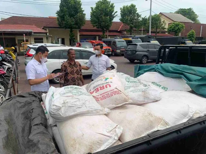 Jual Pupuk Bersubsidi, Warga Pasuruan Diamankan