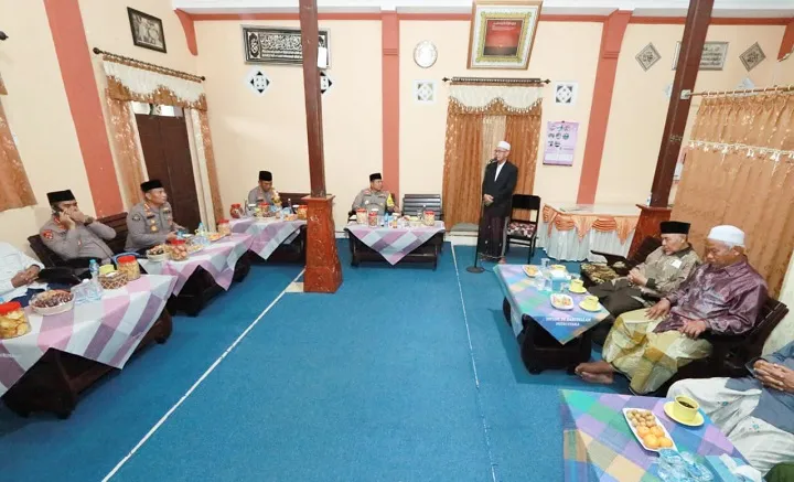 Kapolda Jatim Sowan ke Ponpes di Banyuwangi