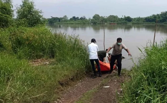 Mr X Ditemukan Mengapung di Sungai Brantas