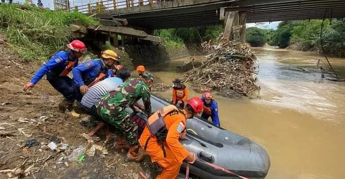 Pelajar Hanyut saat Kerja Bakti di Sungai