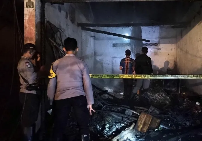 3 Kios di Pasar Atom Bandung Dilalap Si Jago Merah