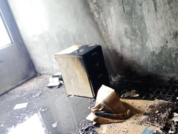 Diduga Korsleting Listrik, Rumah di Taman Sari Surabaya Terbakar