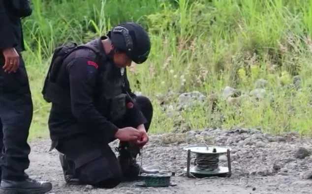 26 Granat Dimusnahkan Team Gegana Jihandak Brimob Polda Jatim
