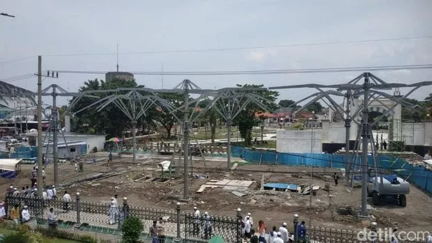 Kota Pasuruan Akan Miliki Payung Madinah