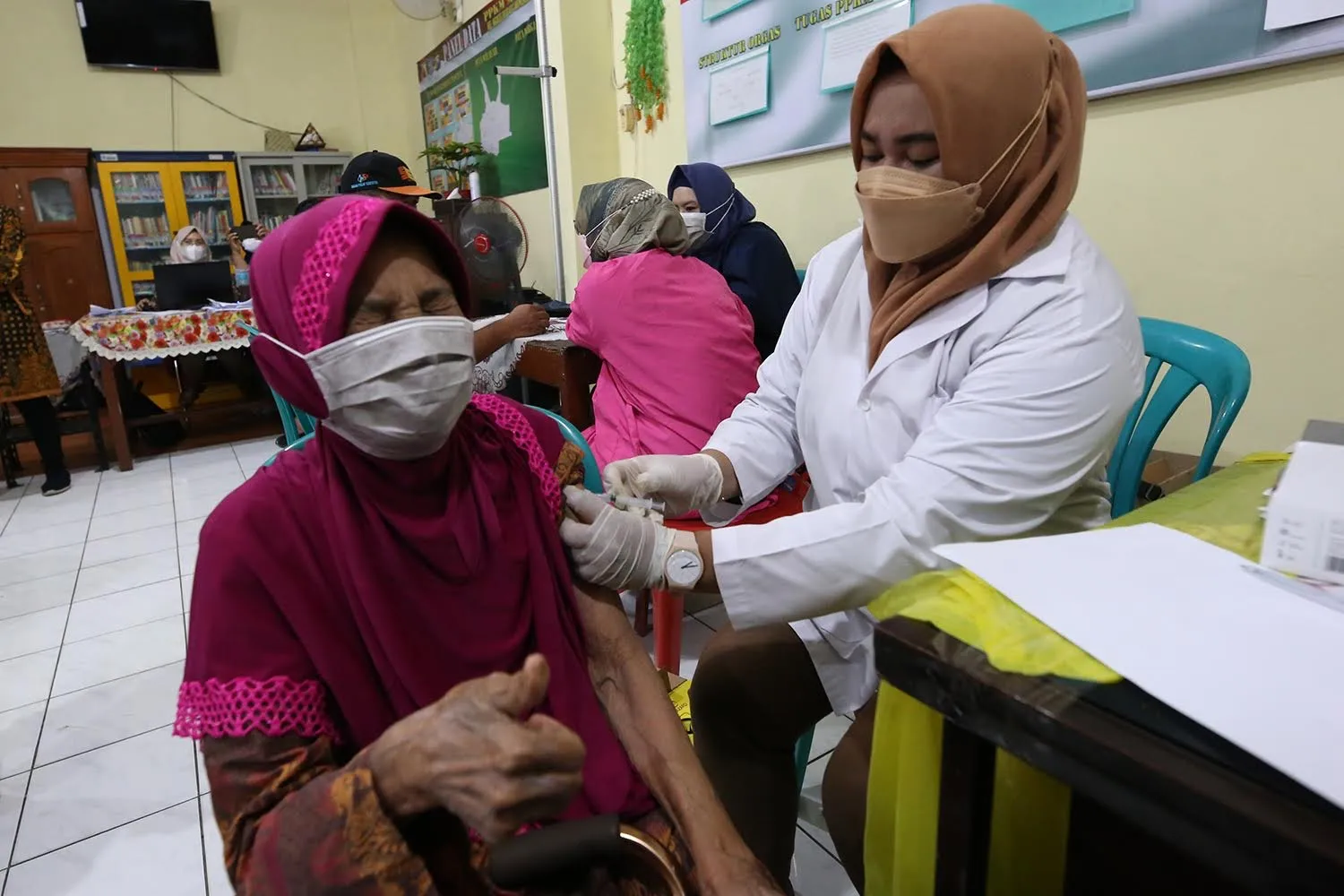 Pemberian Booster Kedua di Jatim Dimaksimalkan untuk Lansia